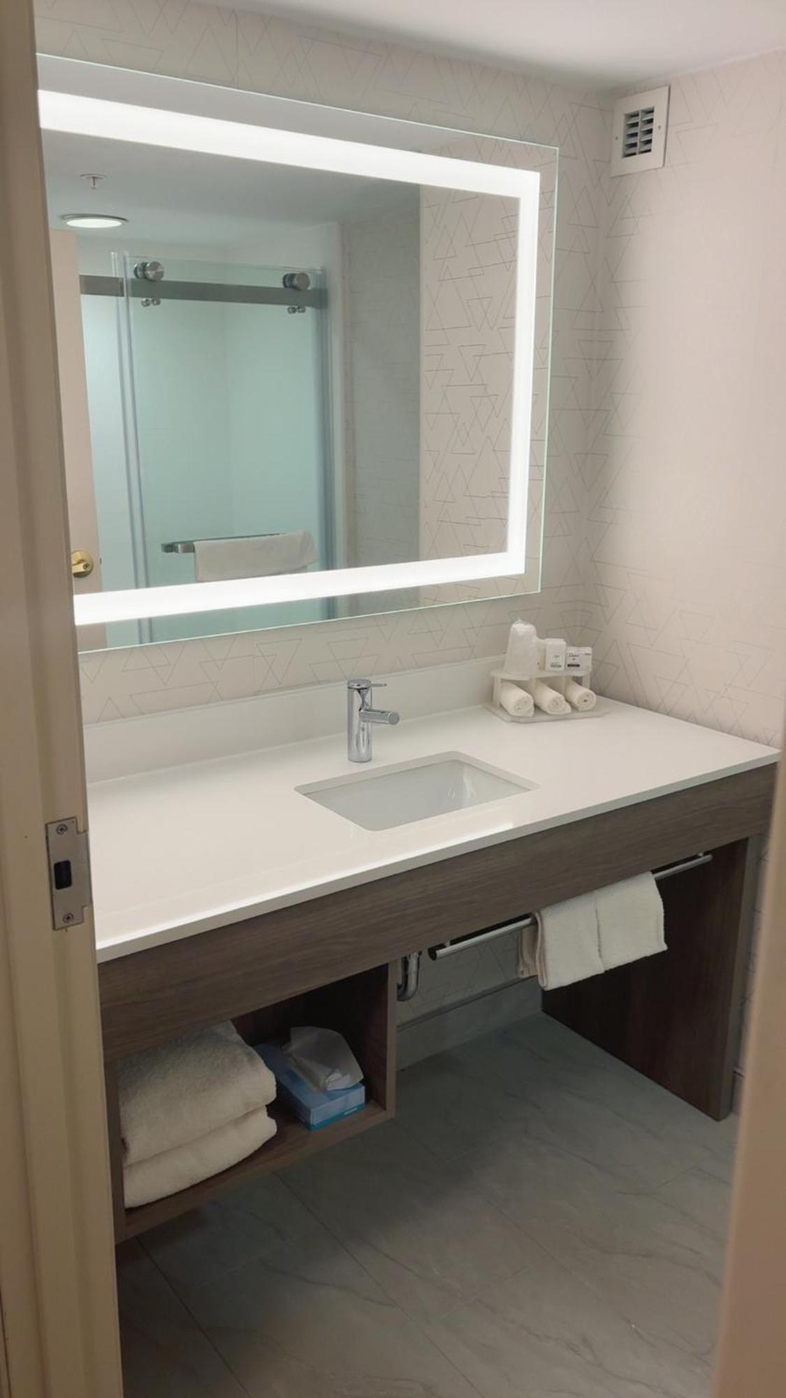 Holiday Inn Express Hotel & Suites Drums-Hazelton By Ihg Esterno foto