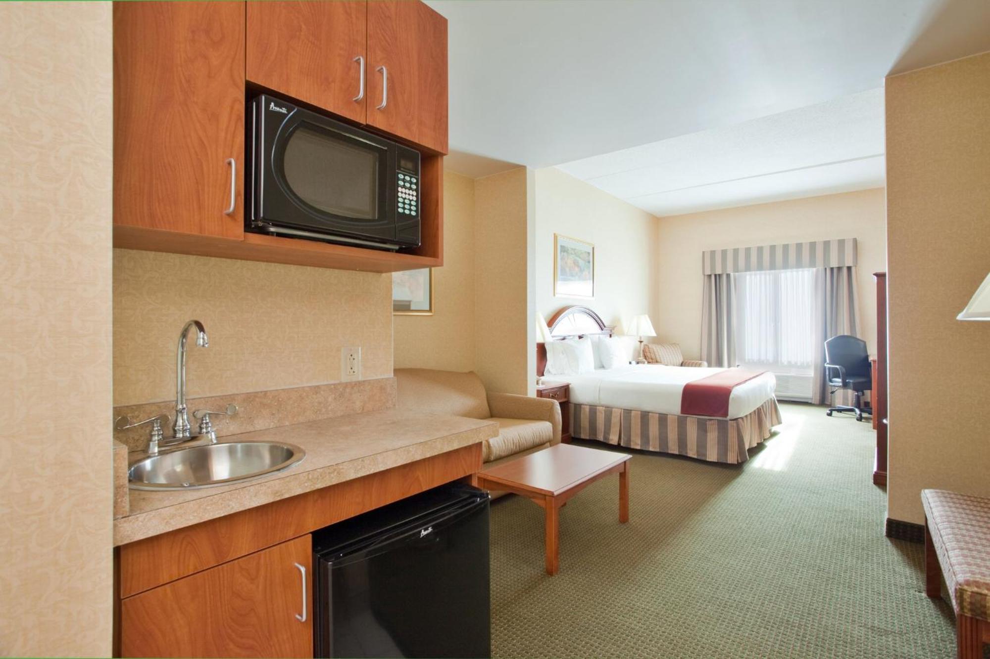 Holiday Inn Express Hotel & Suites Drums-Hazelton By Ihg Esterno foto