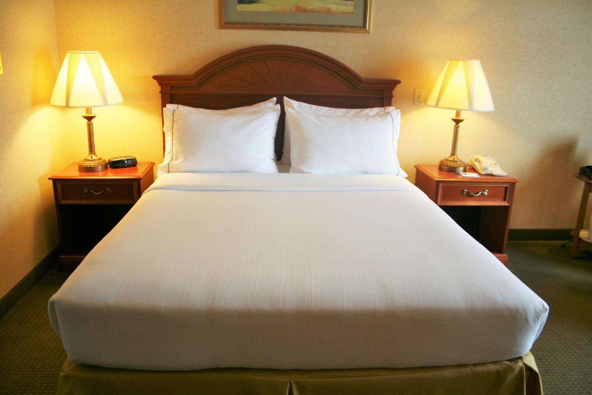 Holiday Inn Express Hotel & Suites Drums-Hazelton By Ihg Esterno foto