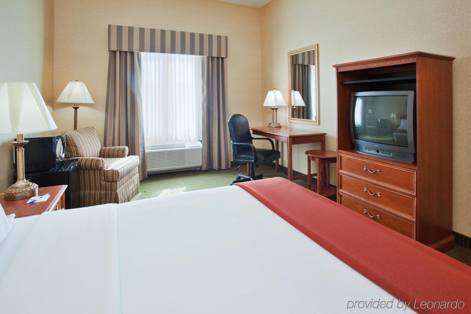 Holiday Inn Express Hotel & Suites Drums-Hazelton By Ihg Esterno foto